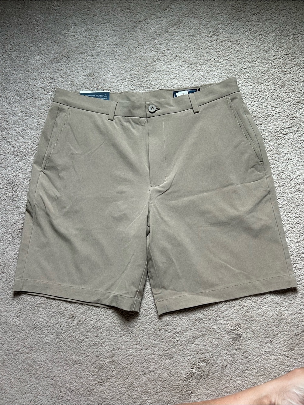 Vineyard Vines Men's Tan Flat-Front Shorts Sz. 35
